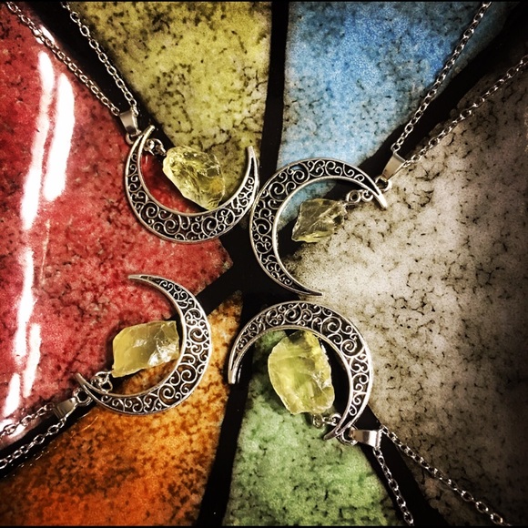 Yellow Quartz Crescent Moon Necklace Boho Balance - Picture 5 of 6